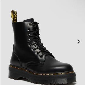 Black leather Dr. Martens jadon platform boot never worn. Womens 8 mens 7